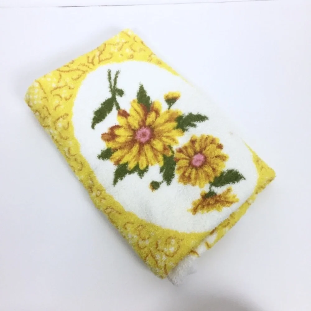Vintage spring garden yellow daisy print small towel retro 70s